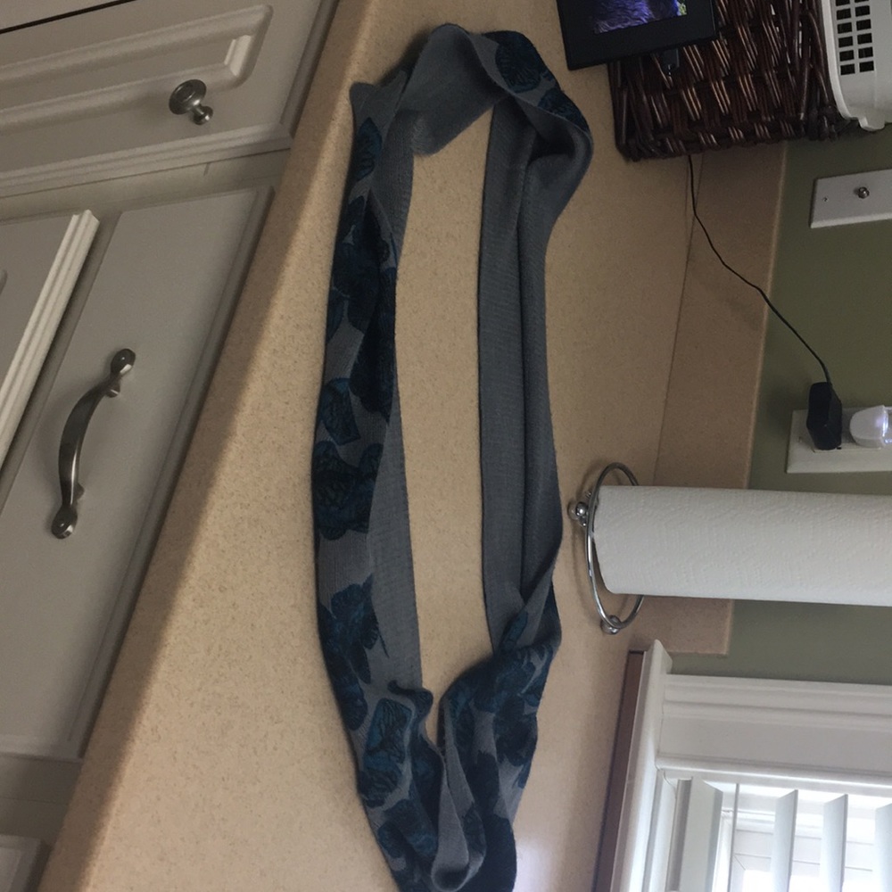 Scarf - Picture 4 of 5